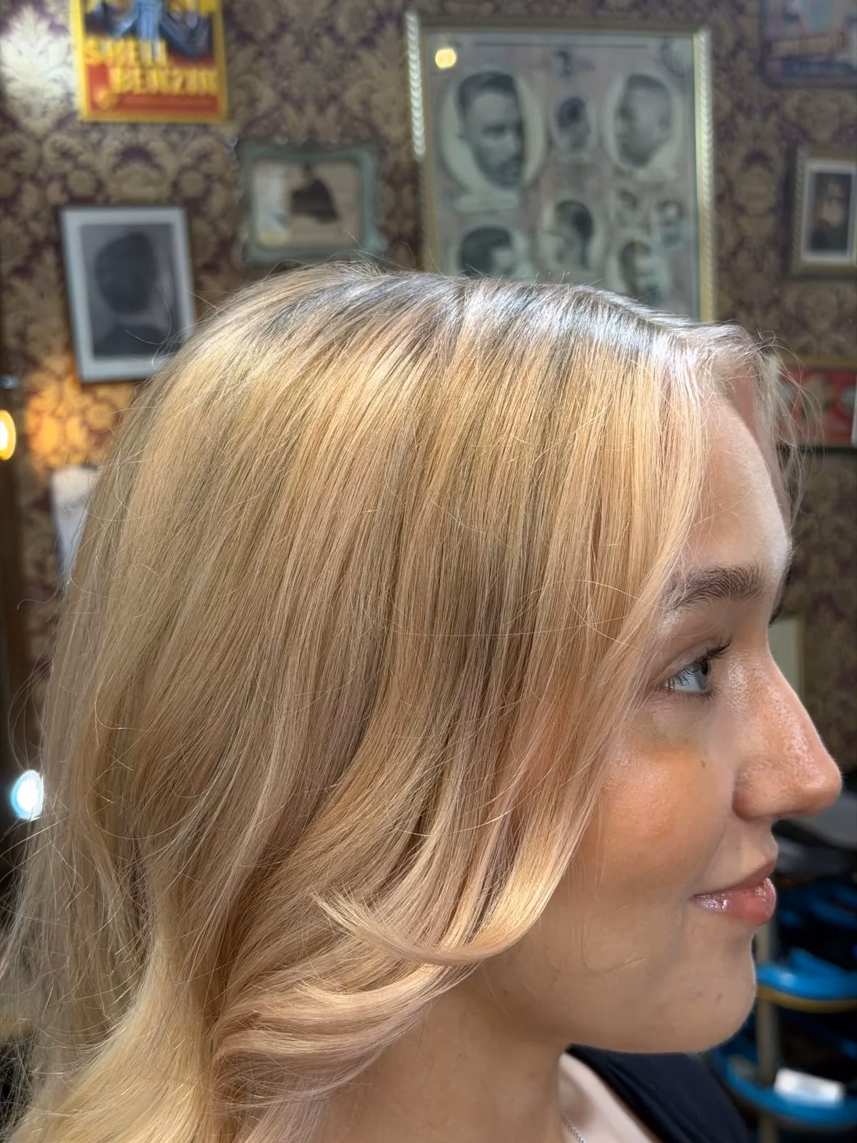 Blonde Balayage Ansatz Detailaufnahme