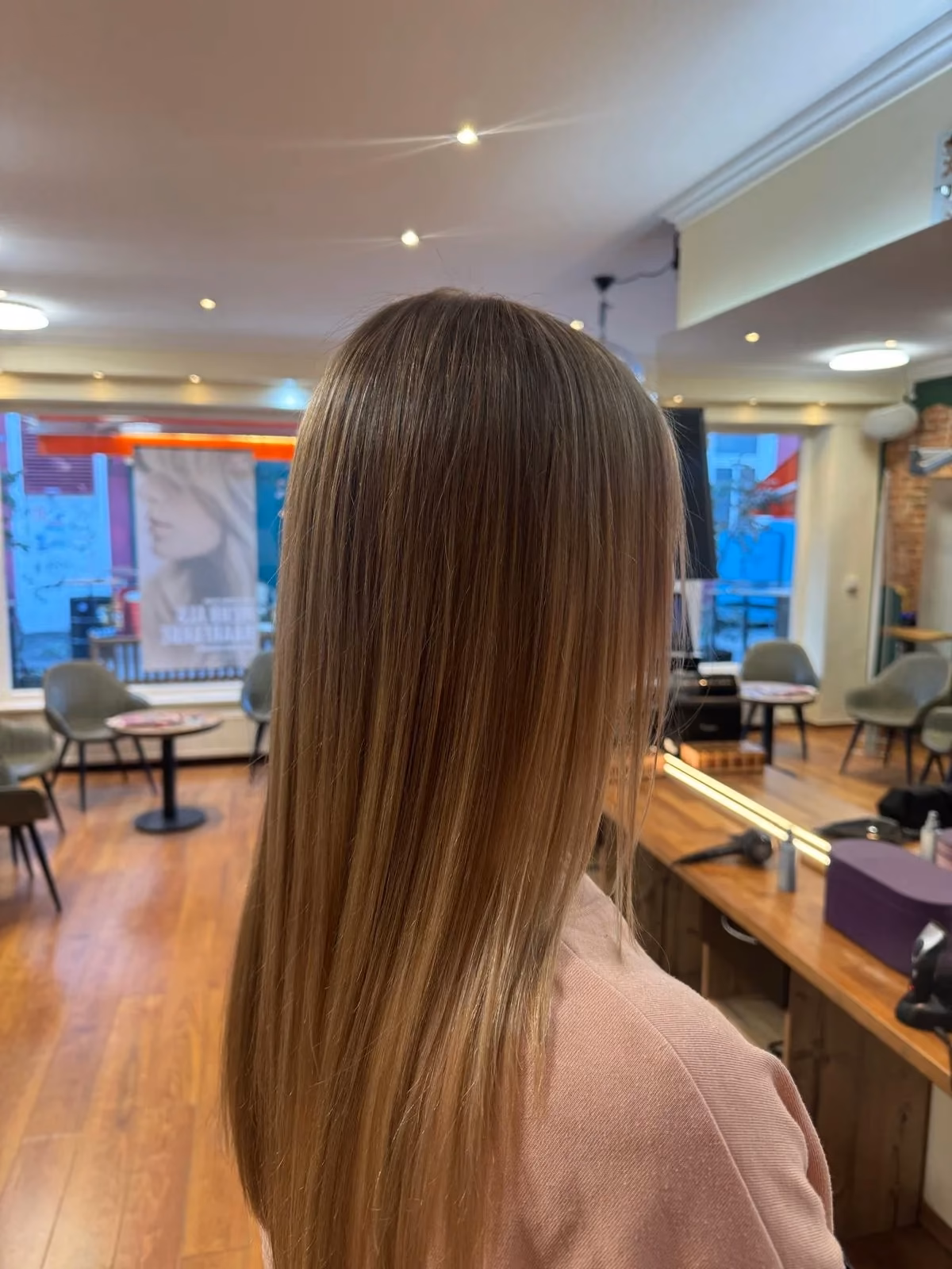 Balayage Blond-Braun glatt im Salon