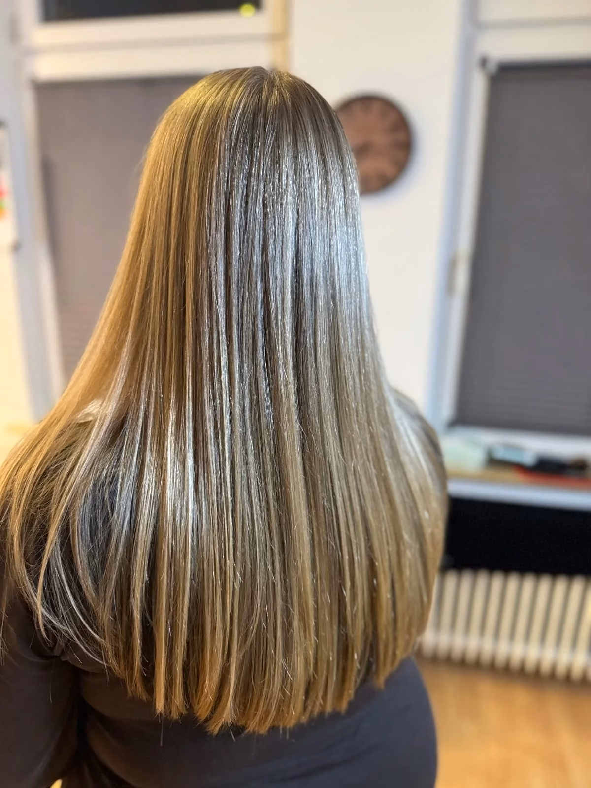 Balayage mit Glanz glatt gestylt