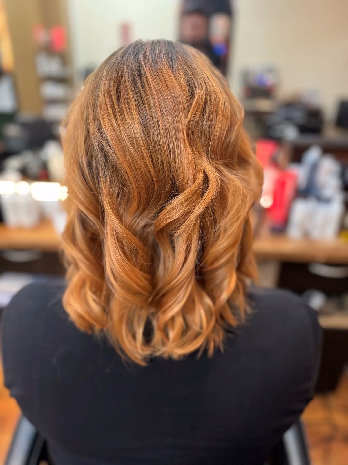 Kupferfarbene Balayage mit Wellen