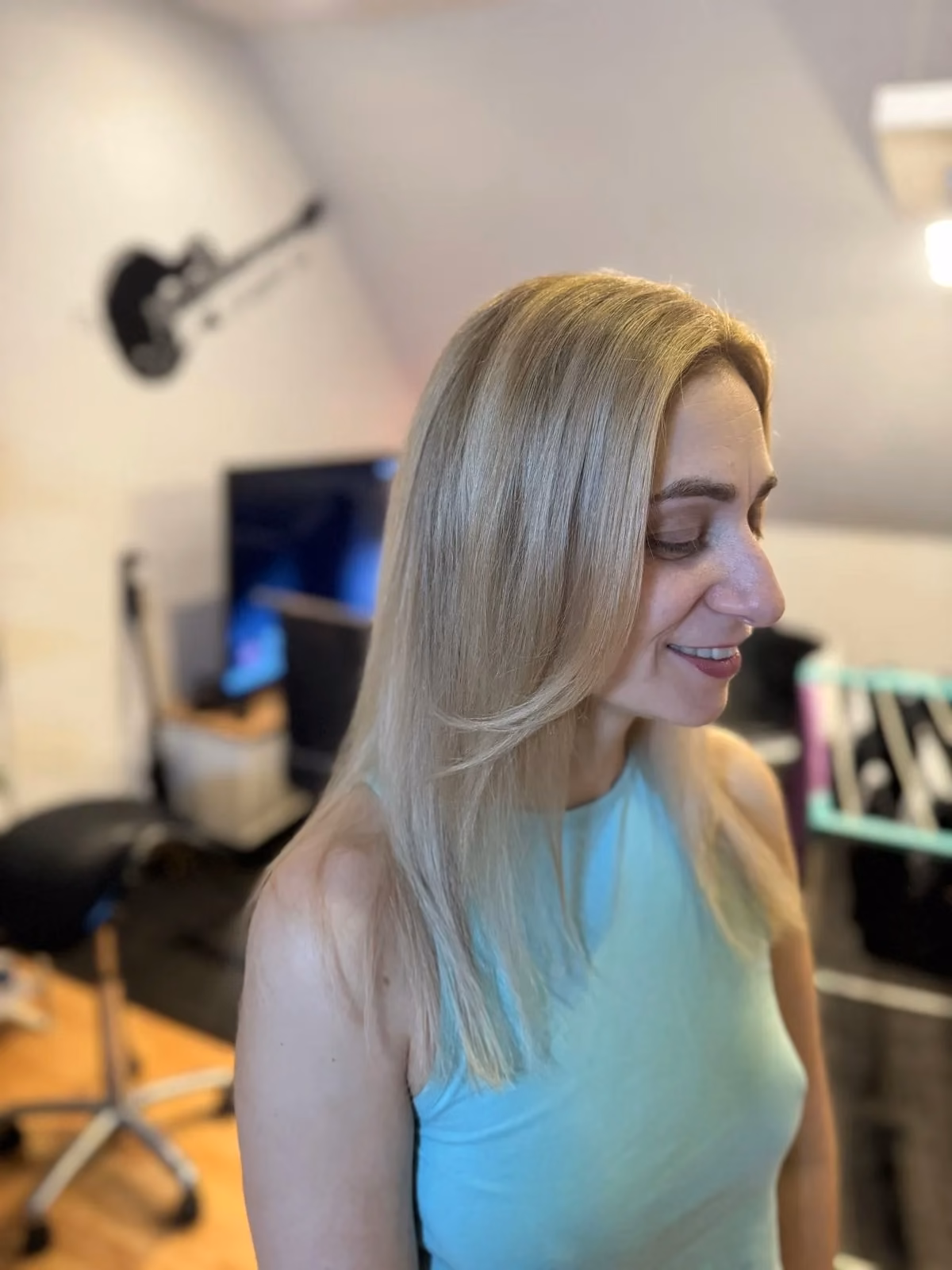 Blonde glatte Haare Seitenprofil