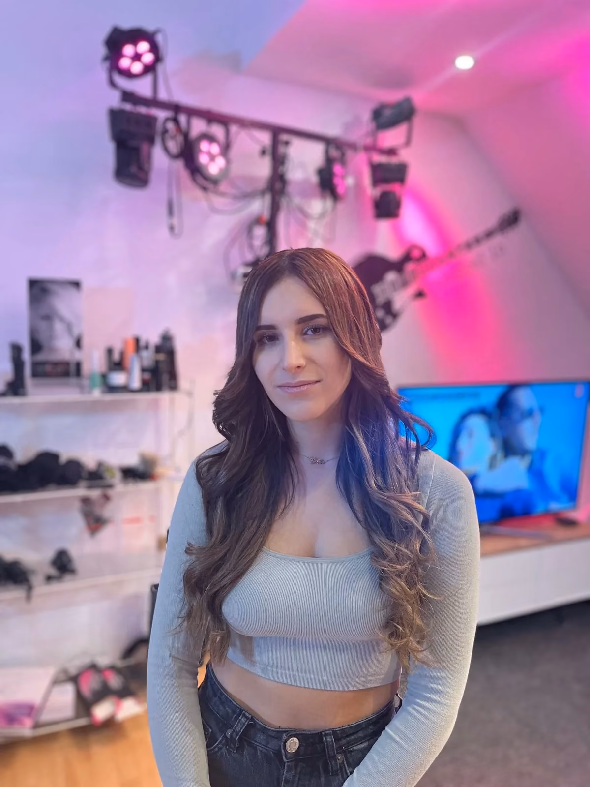 Lange Haare mit Extensions und Wellen