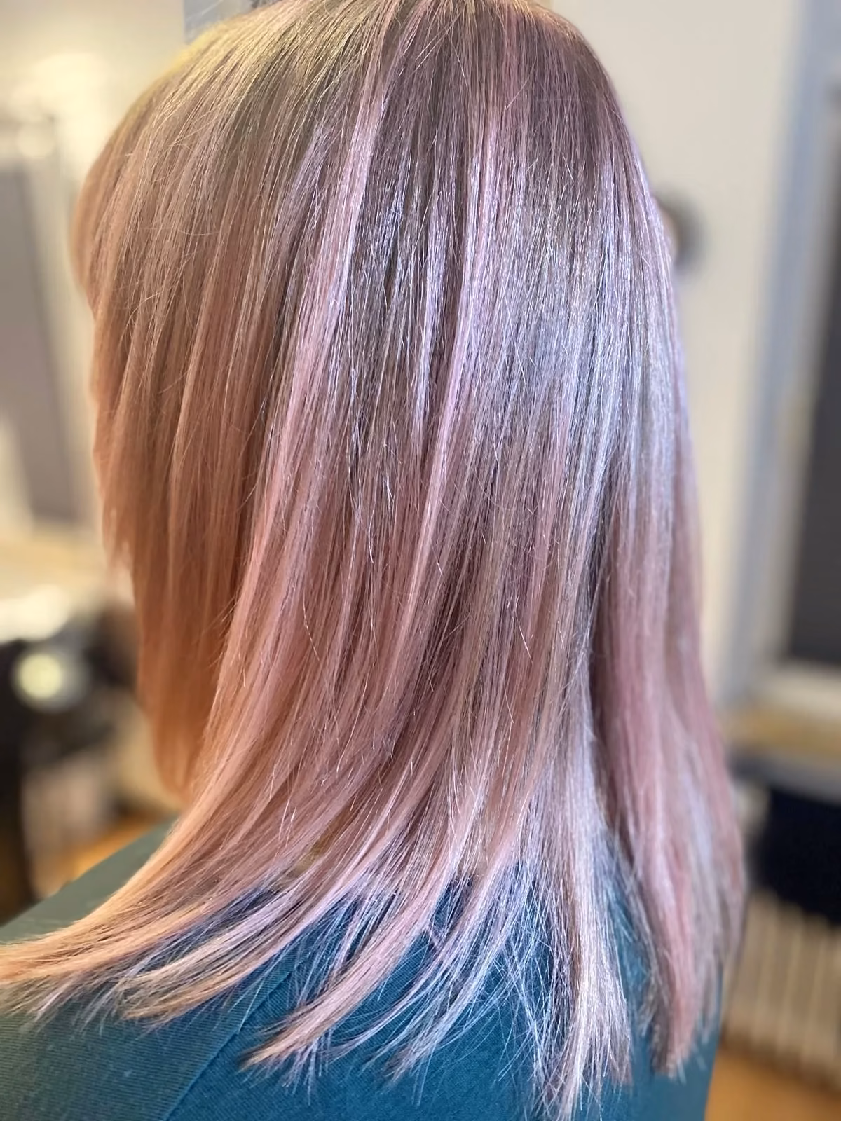 Pastellfarbene Rosa-Flieder-Coloration mit Stufen