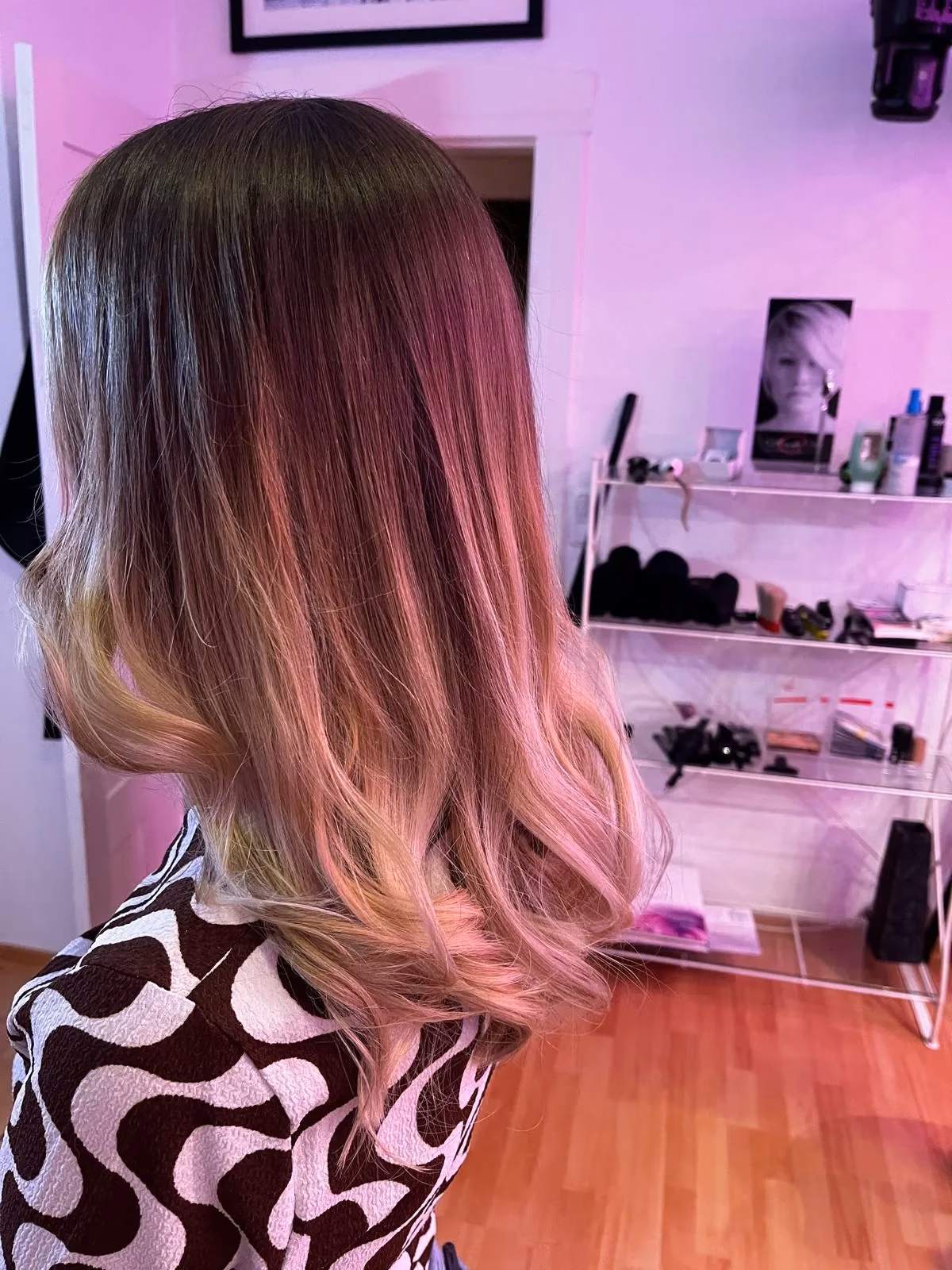 Pastell-Rosé Ombré von hinten